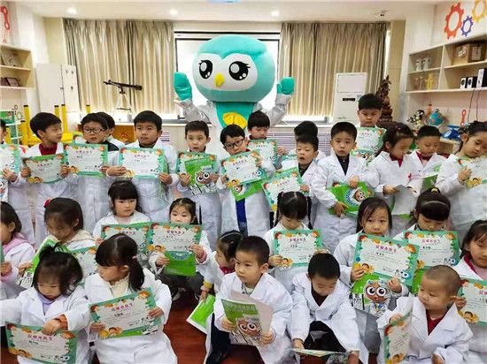 郑州童瞳眼科医院在市实验幼儿园开展爱眼护眼活动