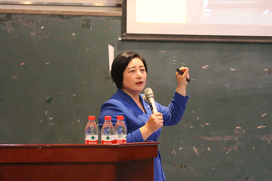 绒言绒语创始人郑淑受邀为河南工业大学学子做创业分享