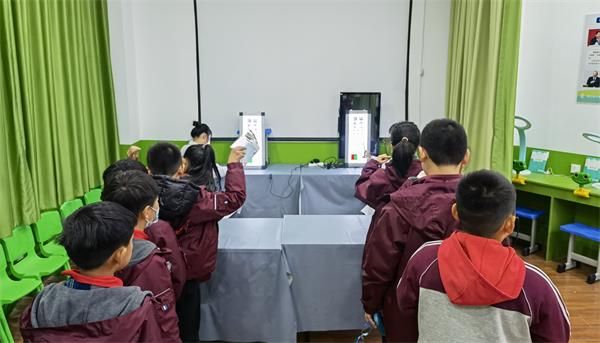 动态监测 防治结合 郑州童瞳眼科公益视力筛查走进郑州市实验小学