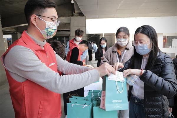 三八節，童瞳眼科聯合中華網河南送出價值20萬眼健康檢查家庭套餐卡